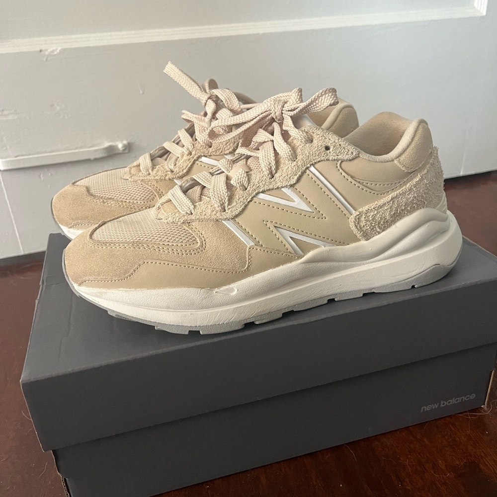 Brand new New Balance beige sneakers